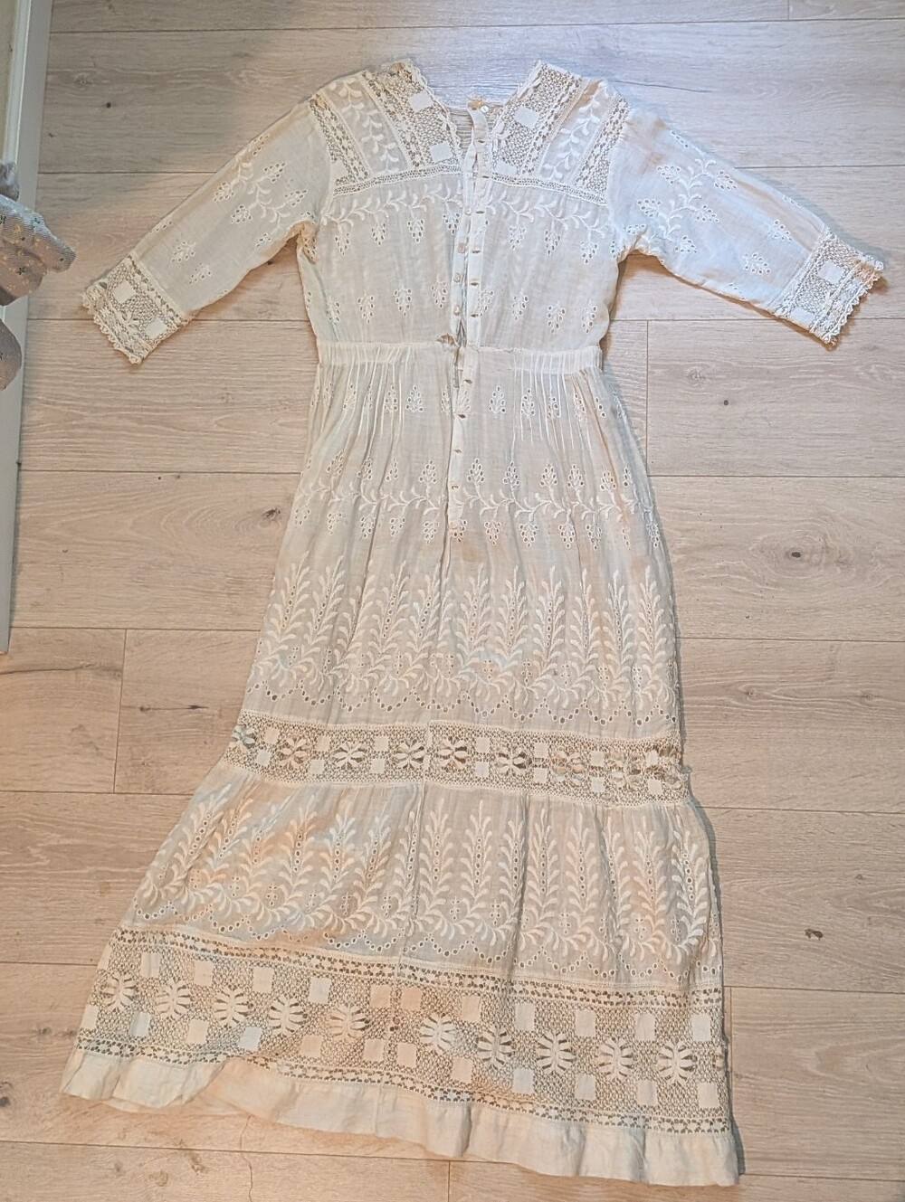 ANTIQUE Lawn Dress - Picture 9 of 16